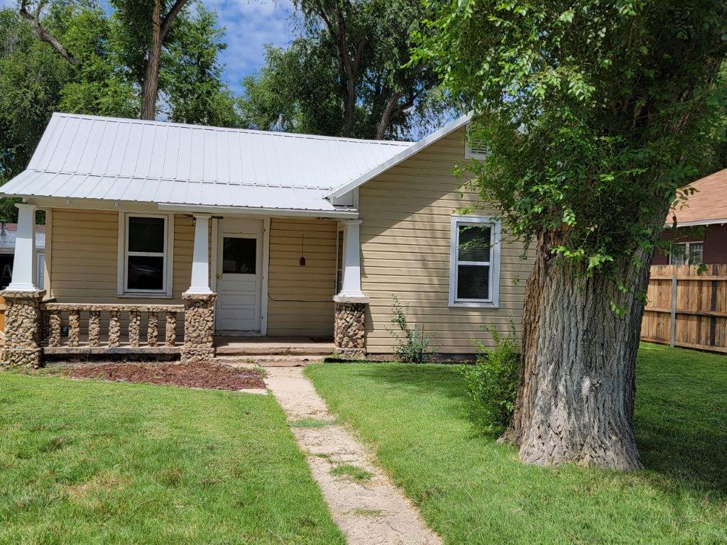 New Listing on 2nd Street!!