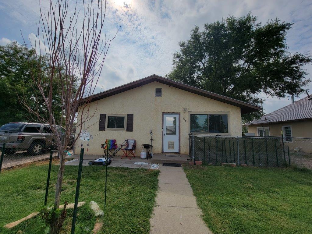 3-Bedroom Home Listing on 13th Street!!