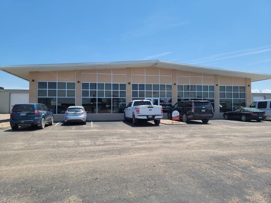 Commercial/Industrial Property For Sale in Lamar!
