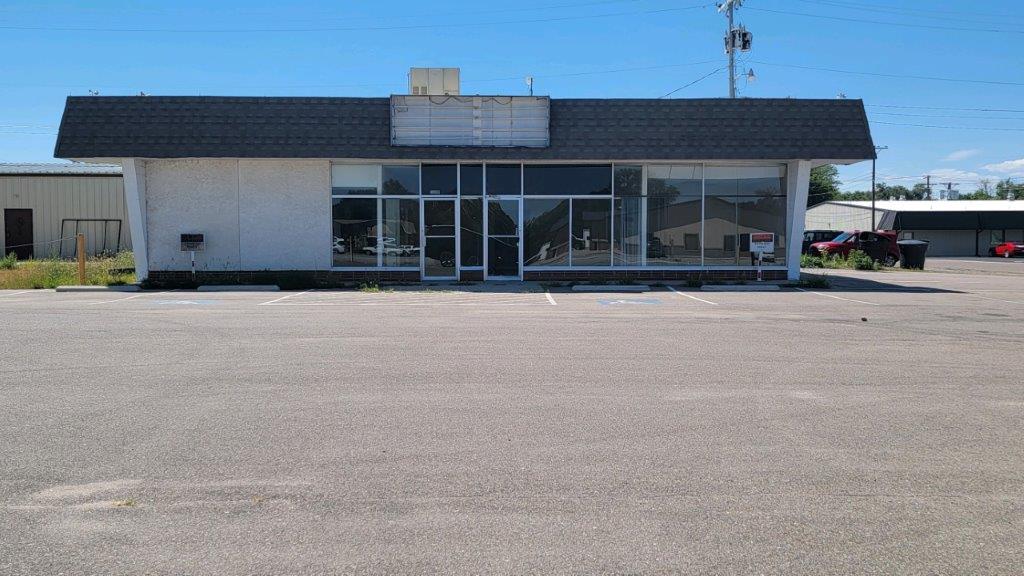 Retail/Office/Restaurant Space Property For Sale in Lamar!