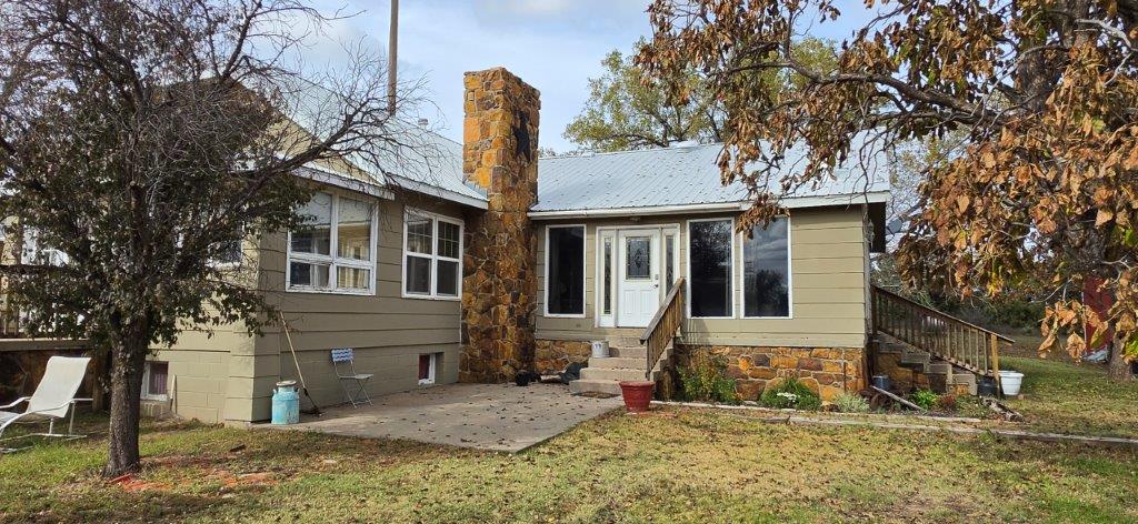 825 N 8th St, Holly