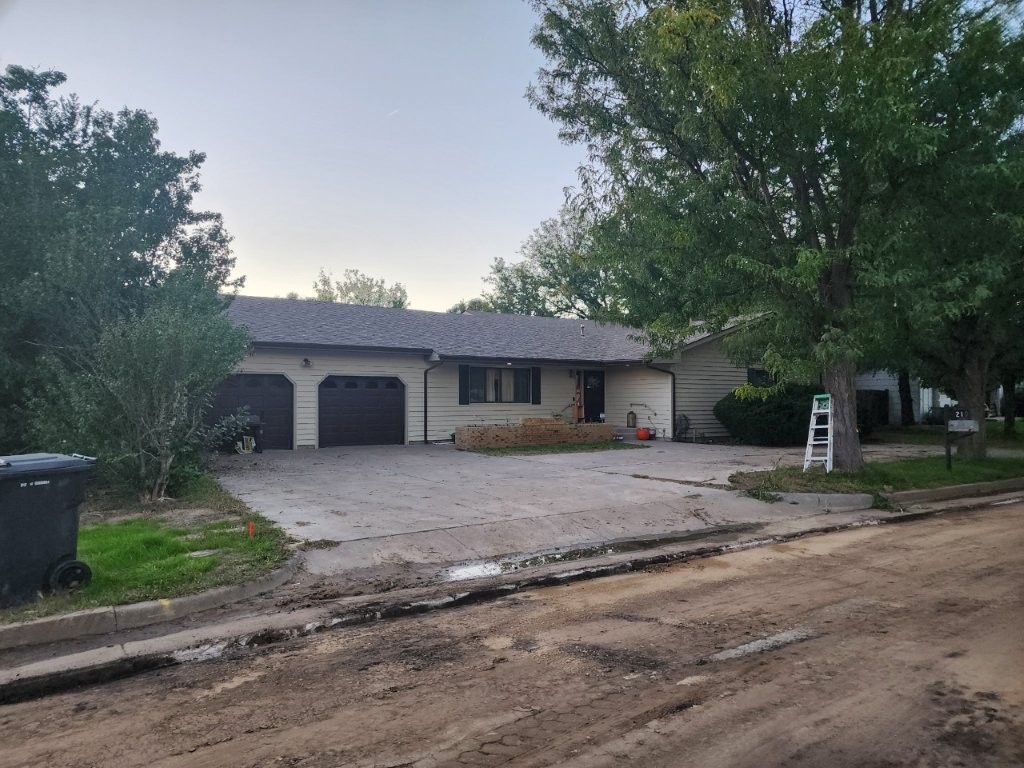 209 and 210 Willow Valley, Lamar (UC)